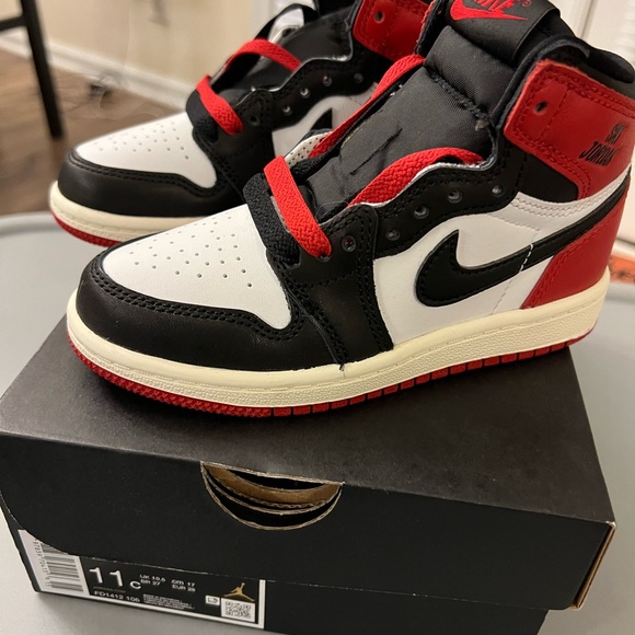 Nike Air Jordan 1 High Black Red White Sneakers “Black Toes”